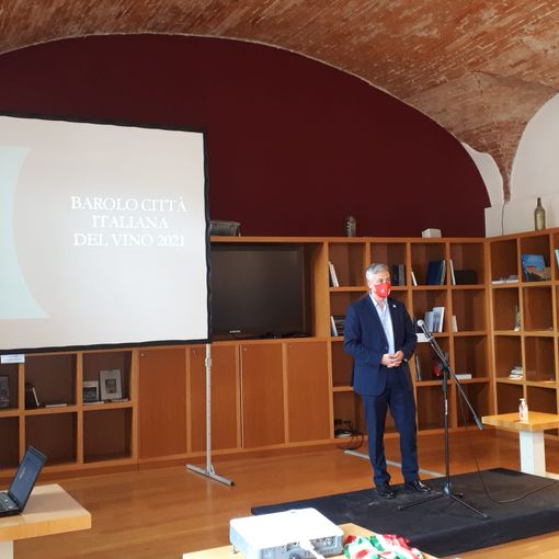 Raspini sostiene Barolo Città del Vino 2021 e il suo “Racconto infinito”