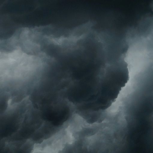 nuvole nere nel cielo
