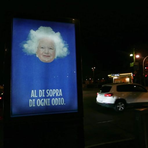Minacce dopo il vaccino anti-Covid a Segre, Villa le dedica un poster