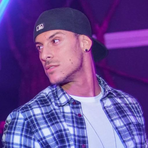 Il Different Club di corso Vittorio Emanuele festeggia il Natale con il vj Ares Favati
