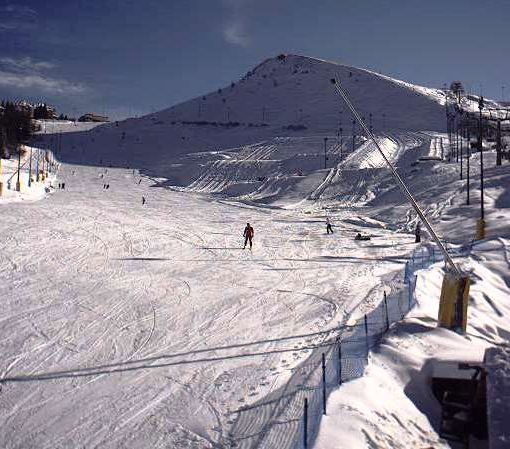 Sestriere, perde il controllo degli sci e muore sbattendo contro una barriera frangivento