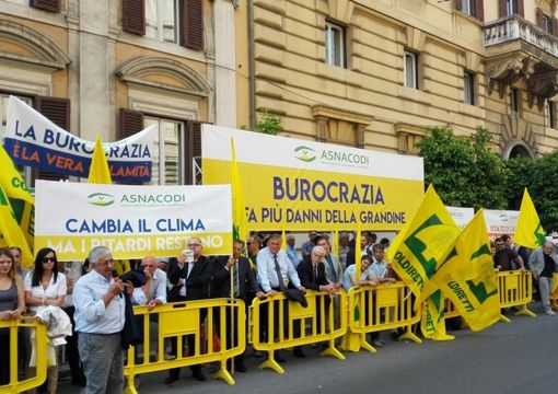 Governo: centomila agricoltori attendono mezzo miliardo di rimborsi per le calamità