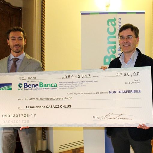 La consegna simbolica dell’assegno all’associazione Casa Oz Onlus di Torino