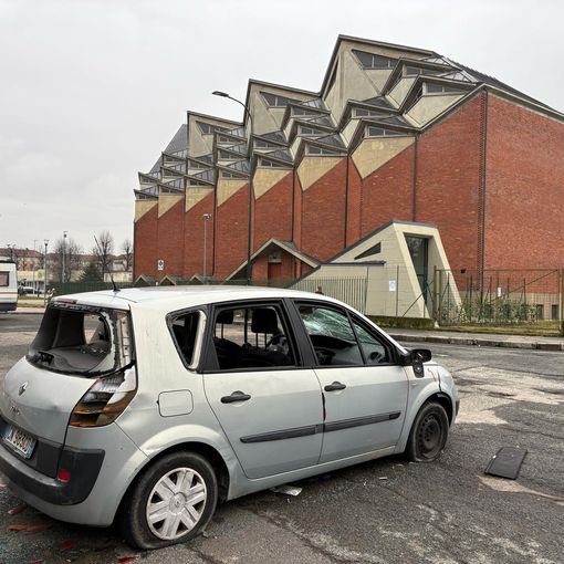 Le condizioni del piazzale davanti alla parrocchia del Redentore