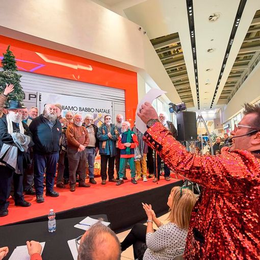 Luigi Secco è il primo Babbo Natale di Mondojuve shopping center