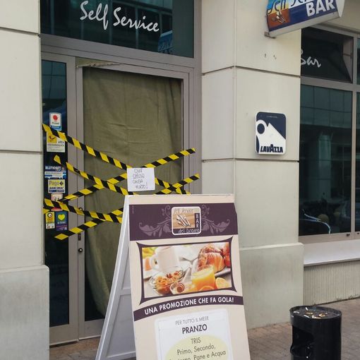 &quot;Bar chiuso per furto&quot;, cartello-denuncia a Mirafiori sud