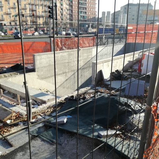 Metro, tutto fermo da dicembre in piazza Bengasi. Anche gli stipendi. E da oggi i lavoratori entrano in sciopero (FOTO e VIDEO)