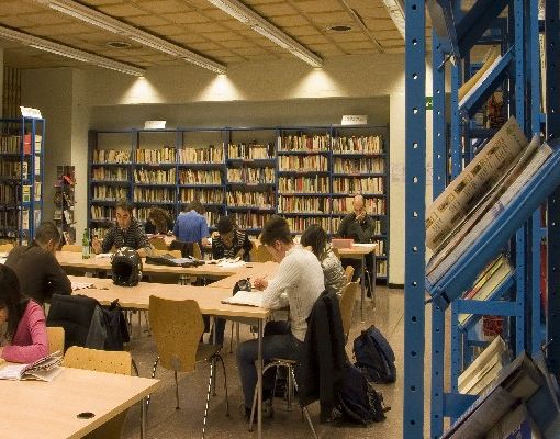 Da domani riaprono diverse biblioteche a Torino e riparte anche il servizio Bibliobus