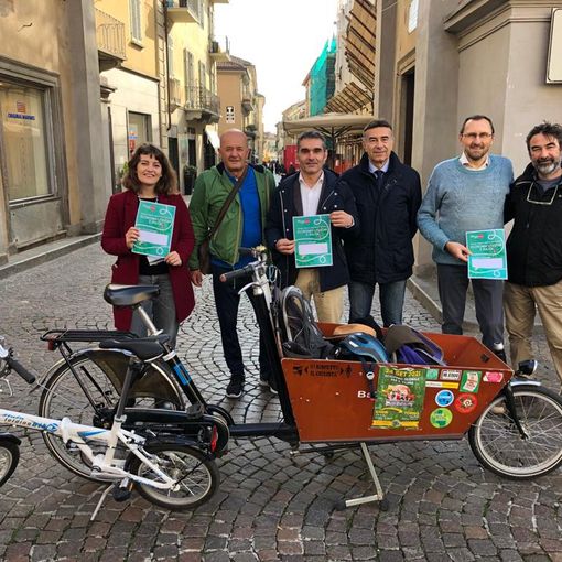 A Chieri siglato un patto di condivisione per incentivare l'uso della bici per fare acquisti