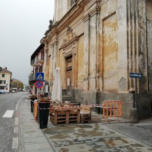 Cade un calcinaccio, transennata San Bernardino a Bricherasio