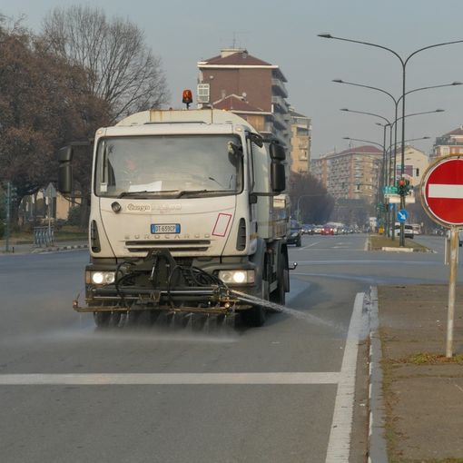 Torino, contro lo smog avviato un piano straordinario di lavaggi stradali