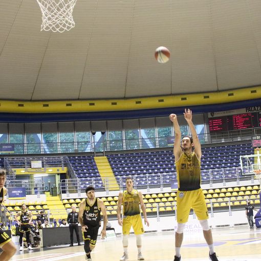 La Reale Mutua Basket Torino dà spettacolo davanti al proprio pubblico e vince gara 1