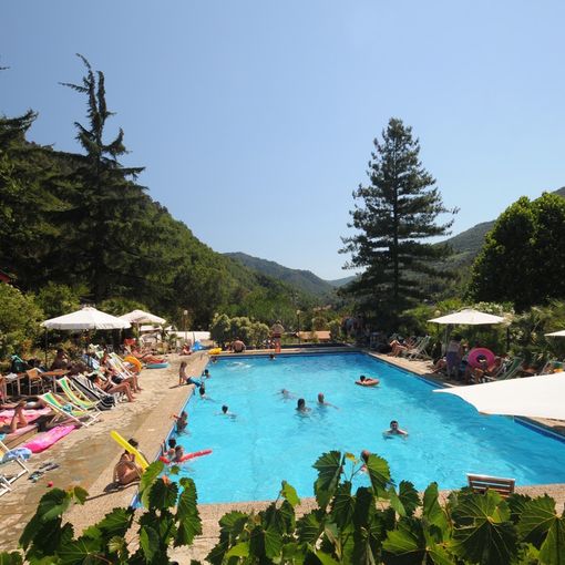 Camping Delle Rose ad Isolabona: la piscina aperta al pubblico è un successo!