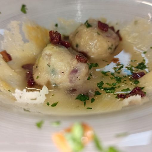 LA RICETTA - Canederli di speck in brodo vegetale