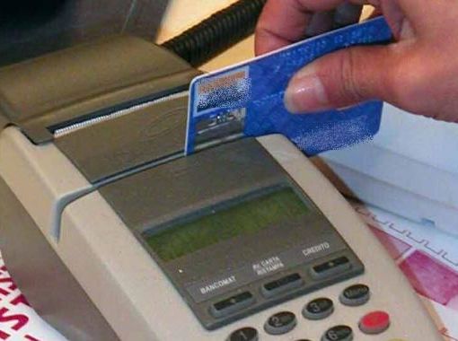 Sgominata la banda delle carte di credito clonate