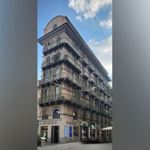 A Torino c'è la casa senza finestre: sapete dove si trova e da chi fu realizzata?