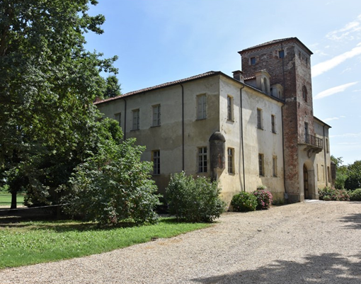 I quarti di nobiltà si mettono in posa: al castello Galli di La Loggia arriva il cinema