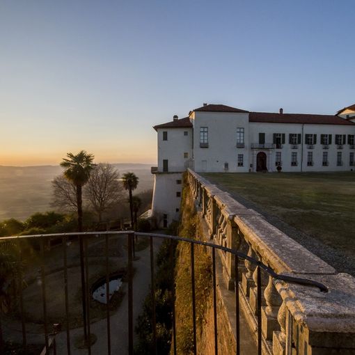 castello di masino al tramonto