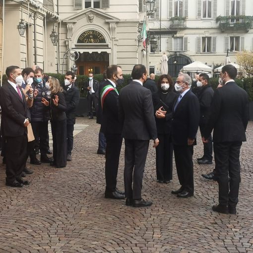 Il sindaco Stefano Lo Russo e il governatore Alberto Cirio con il capo dello Stato, Sergio Mattarella