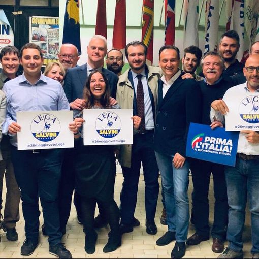 Cirio festeggiato presso la sede torinese della Lega
