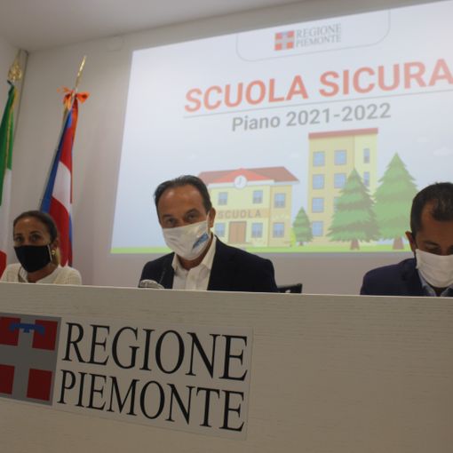 Scuola sicura tra vaccini, nuovi bus e tamponi gratis. Cirio: “Obiettivo lezioni in presenza” [VIDEO]