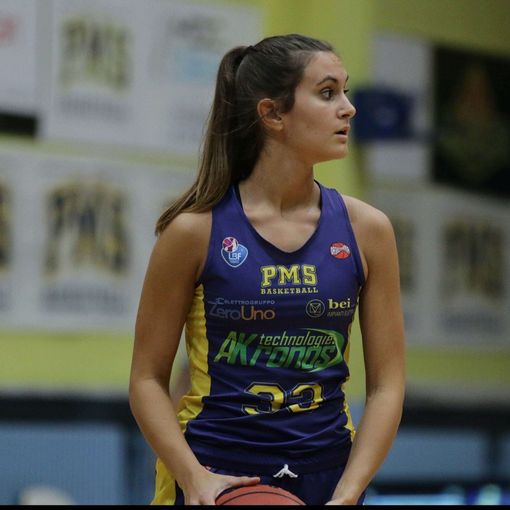 Basket femminile, la Akronos Moncalieri conferma la sua capitana: rinnova Claire Giacomelli
