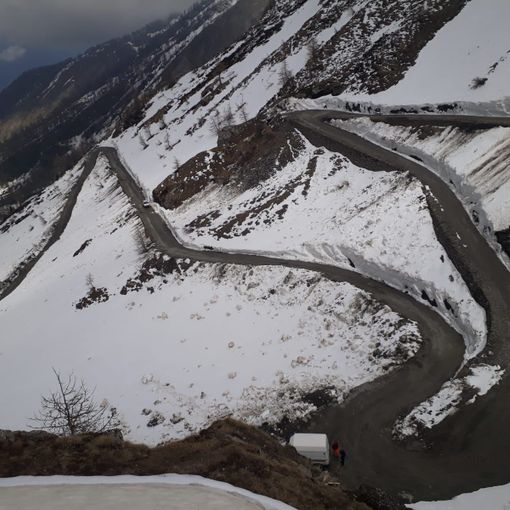 La strada provinciale 172 del Colle delle Finestre pronta al passaggio del Giro d'Italia