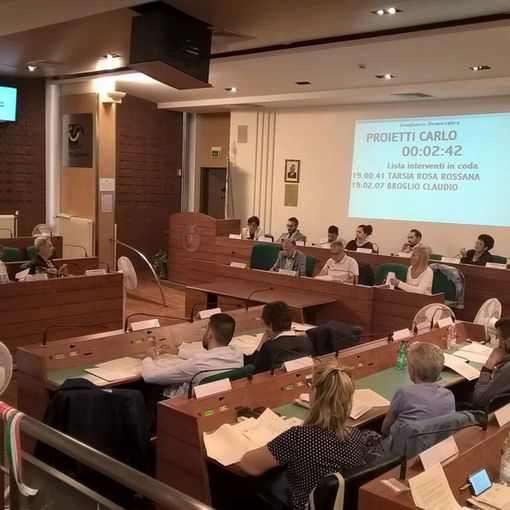 Le Olimpiadi spaccano la maggioranza, assenti molti consiglieri del M5S: la minoranza fa saltare il consiglio