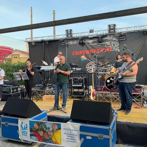 A Chivasso, tutti pronti a cantare le canzoni dei Nomadi con i Controvento