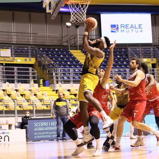 Basket, una Reale Mutua perfetta si abbatte su Mantova