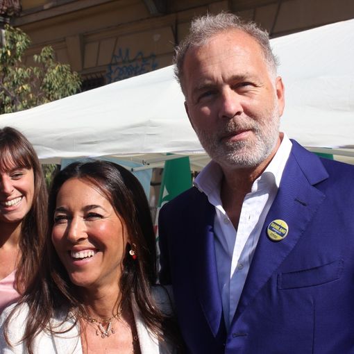Paolo Damilano con Licia Ronzulli, in piazza Santa Rita
