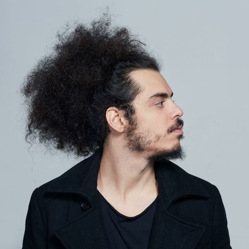 Giornata conclusiva di Maze con il concerto di Davide Shorty, questa sera al Jazz Club