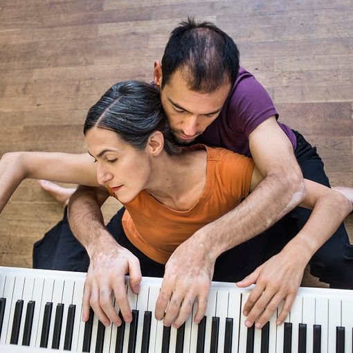 Va in scena “Duo con piano”, spettacolo inserito nel cartellone del Cirko Vertigo di Grugliasco [FOTO]