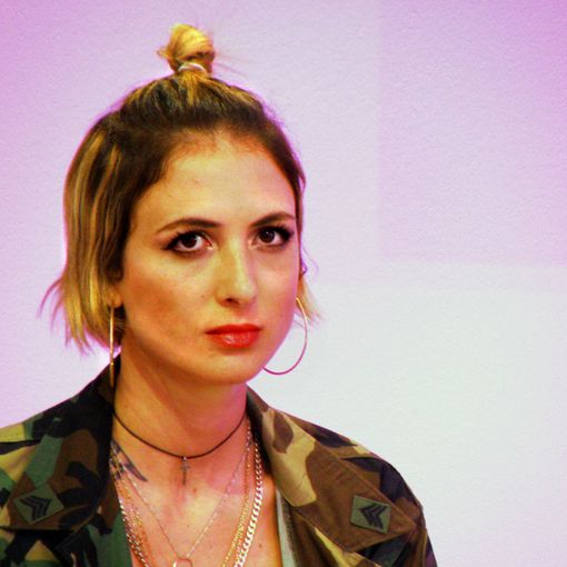 La denuncia di Ema Stokholma: &quot;Mi hanno filmato sotto la gonna durante le prove&quot;