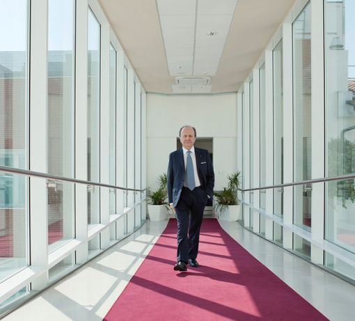 Primo intervento al mondo di asportazione di un tumore maligno effettuato da un robot chirurgico. Ettore Sansavini (GVM Care &amp; Research): &quot;Gli sviluppi nel settore healthcare sono già realtà&quot;