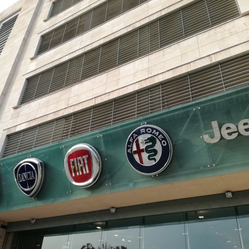Fca e Gruppo Peugeot-Citroen allo scoperto, la fusione a un passo. Manley: &quot;Possiamo cambiare il settore: saremo leader globali&quot;