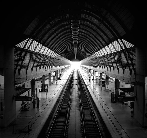 Investimento mortale lungo la linea ferroviaria Torino-Savona: circolazione interrotta