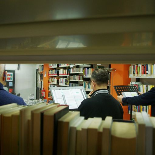 Spettacoli teatrali e libri: nel carcere di Torino la normalità si ricerca nell’arte e nella cultura