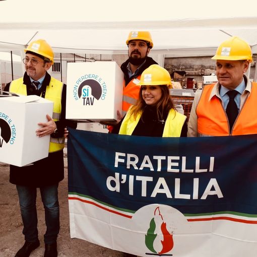 FdI consegna prodotti d'eccellenza piemontesi agli operai di Chiomonte: &quot;Gesto simbolico per ribadire sì Tav&quot;
