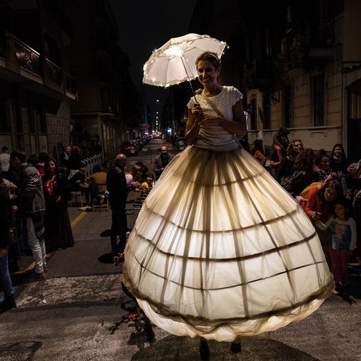 Il quartiere Vanchiglia si trasforma in un teatro a cielo aperto per la festa di inaugurazione di Casa Fools