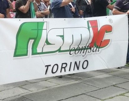 bandiere e manifestanti sindacali