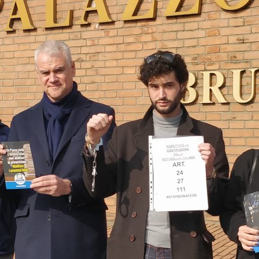 Sit-in di Forza Italia contro l'abolizione della prescrizione: &quot;Il Paese ha bisogno di ministri seri&quot;