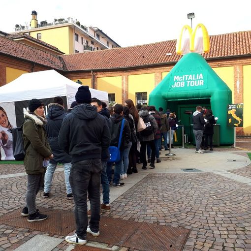 Il McItalia Job Tour fa tappa a Chivasso: oggi il giorno dei colloqui per i 40 posti di lavoro nel nuovo McDonald’s