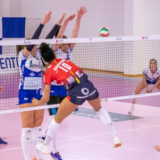 TIMEOUT: il punto sul Campionato di pallavolo di serie A2 femminile: Mondovì nuova capolista…aspettando la risposta della Roma! Nel girone Est anche Macerata accede alla Pool Promozione