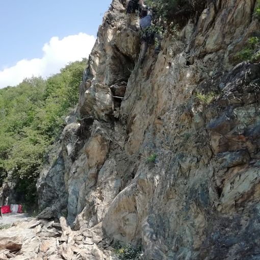 Frane per il maltempo sia a Condove che a Forno di Coazze: tecnici in azione