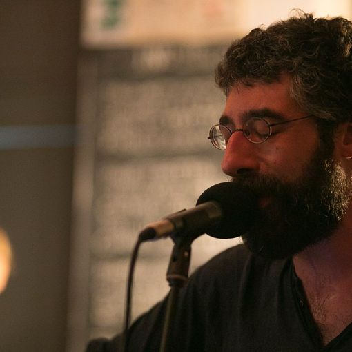Francesco Cavecchi in concerto a Off Topic per presentare il neonato “Carsico”