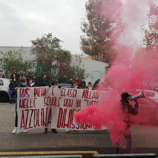 Foto tratte dal profilo Facebook di Fronte della Gioventù Comunista - Torino
