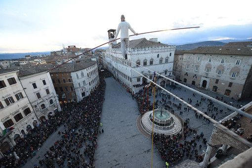 A ferragosto la traversata del funambolo torinese Andrea Loreni sopra il Santuario di Castelmagno