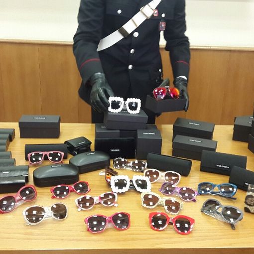 Sottraevano e rivendevano occhiali di lusso tramite dipendenti e ottici compiacenti: sgominata banda dai Carabinieri