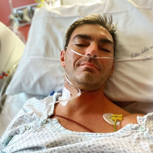 Gabry Ponte in ospedale post-operazione